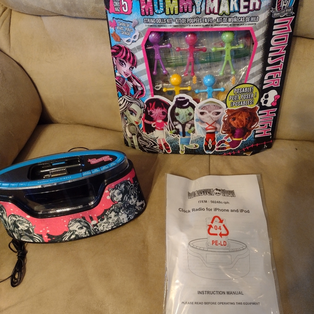 Monster High dolls, house AND MORE - Picture 9 of 15